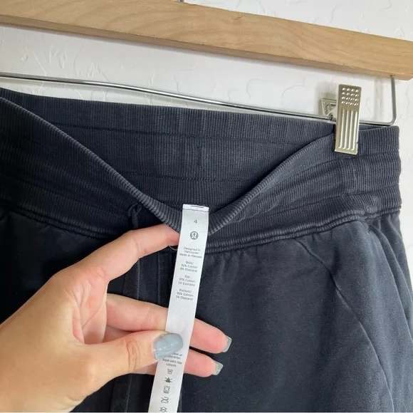 Lululemon Scuba Jogger in Black - Picture 5 of 8